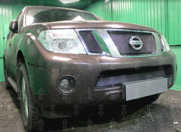 Защита радиатора "PREMIUM" Nissan Pathfinder, Navara (2010-2015) верх, чёрная купить недорого с доставкой в Саров