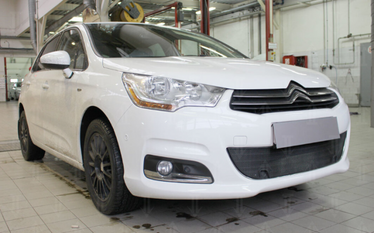 Защита радиатора "Standart" Citroen C4 (2010-2015) под парктроник, чёрная купить недорого с доставкой в Саров